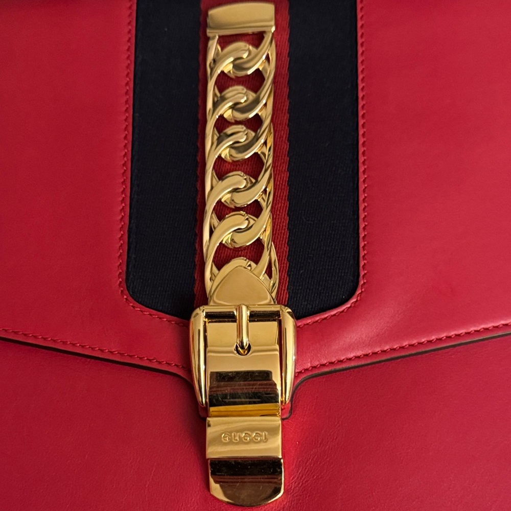 Gucci Red Sylvie Chained XL Maxi Envelope Clutch Bag Gold Portfolio Clutch - Picture 4 of 8